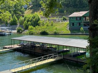 Our Cove Retreat - Perfect for Swimming, Tanning & Prime Location Fun! - 0