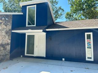 Our Cove Retreat - Perfect for Swimming, Tanning & Prime Location Fun! - 8