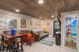 Lakefront Fishing Retreat w/ Dock, Hot Tub & Deck Views - 6