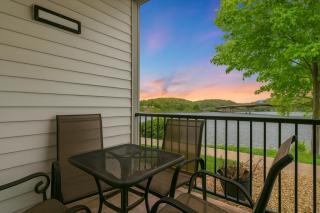 Steps to Water, Serene View, Updated Condo Family Fun w/ 3 Pools in Camdenton - 7