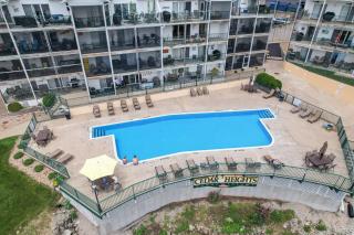 Steps to Water, Serene View, Updated Condo Family Fun w/ 3 Pools in Camdenton - 0