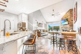 Penthouse Living In The Heart of the State Park - 9