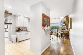 Penthouse Living In The Heart of the State Park - 1