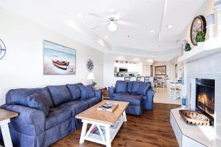 Upscale Condo, Amazing Views, Pools and Pickleball - 3