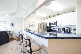 Upscale Condo, Amazing Views, Pools and Pickleball - 1