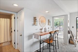 Lakefront Condo w/ Screened Patio, 3 Pools, Boat Slip in Osage Beach - 9