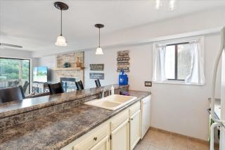 Lakefront Condo w/ Screened Patio, 3 Pools, Boat Slip in Osage Beach - 4