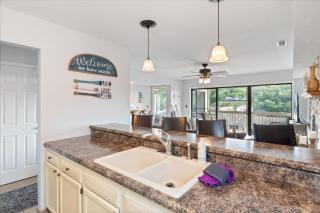 Lakefront Condo w/ Screened Patio, 3 Pools, Boat Slip in Osage Beach - 3