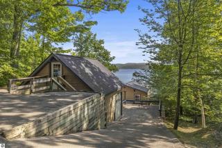 New! The Sunkissed Beach House Truly Spectacular! - Benzonia - 4