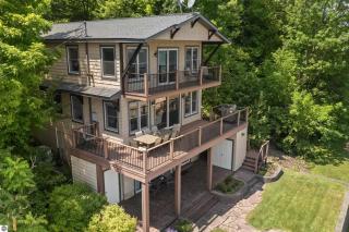 New! The Sunkissed Beach House Truly Spectacular! - Benzonia - 6