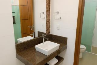 Suíte com Vista para o Lago em Capitólio, acesso a piscina adulto e infantil, quadra de beach tênis e playgroud - 3