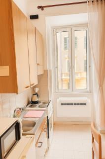 Colosseum Window Rome - Central Historical Apartment - 4