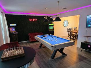 Timeless-Texas-Inn - Heated Pool Oasis & Lux Vibe - 9