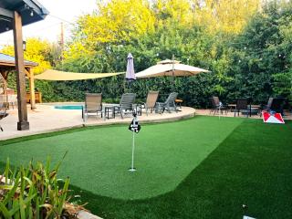 Timeless-Texas-Inn - Heated Pool Oasis & Lux Vibe - 7