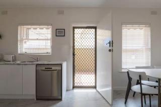 Gem Apartment 4 - Courtyard I Beach I Wifi I Cafes - 3