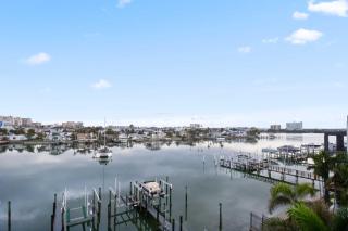 Clearwater Beach Townhouse with Rooftop Patio - 8