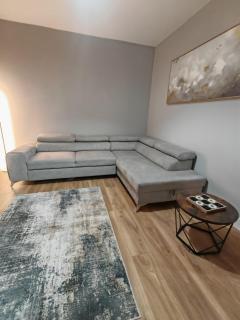 4 Bedroom House By Comfy Nest Contractors Accommodation Wolverhampton With Parking - 6