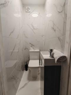 Spacious 4BD Sleeps 7 Parking - 6