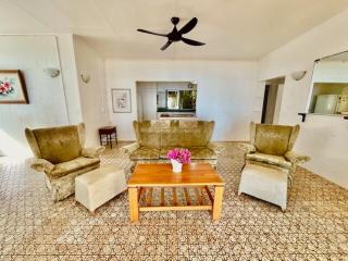 Maree's Beachfront House - Free Internet - 2