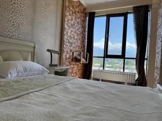 Stylish Mountain-View Apartment - Quiet Area, Near Center - 9