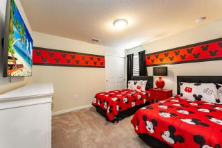 Wonderful new 8br w pool arcades movie theater - 3