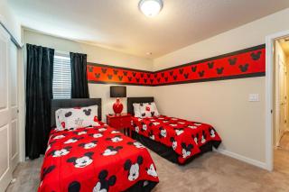 Wonderful new 8br w pool arcades movie theater - 9