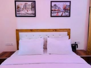 Quiet Edge Resort A Luxury Room With Balcony By Anvi Retreat - 5