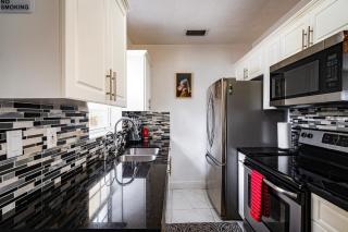 Tropical Retreat in Miami Beach - 8