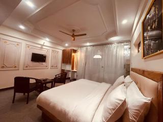 Quiet Edge Resort A Luxury Room With Balcony By Anvi Retreat - 0