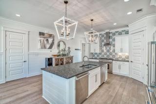 Ocean`s Eight by 30A Escapes - 2