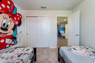 Spacious new 5 br with private pool near Disney - 4