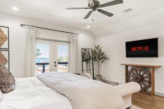 Lakeview Escape w Hot Tub Firepit & Game Room - 3