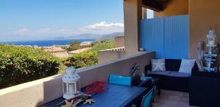 Location près de la plage avec terrasse et piscine en copropriété - 0