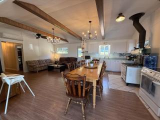 3 Bedroom Lakefront Cottage, OFSC & Trails Nearby - 9