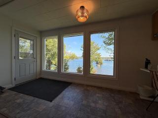 3 Bedroom Lakefront Cottage, OFSC & Trails Nearby - 2