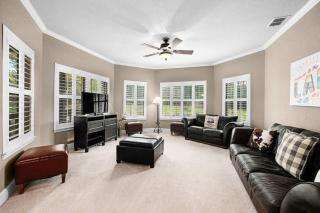 Lake View Hot Tub Fire Pit & Outdoor Family Seating - 9