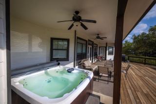 Lake View Hot Tub Fire Pit & Outdoor Family Seating - 7