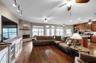 Lake View Hot Tub Fire Pit & Outdoor Family Seating - 2