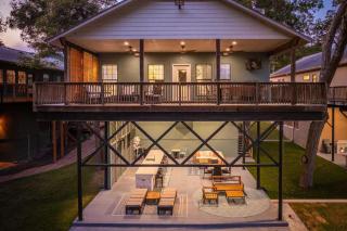 Lakefront Dock & Fire Pit Book with Family for Wurstfest Now - 6