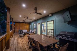 Lakefront Dock & Fire Pit Book with Family for Wurstfest Now - McQueeney - 1