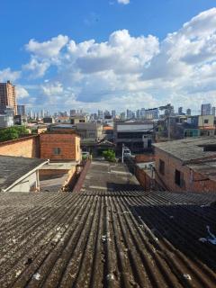 casa com um quarto, um banheiro e cozinha cop30 - 2