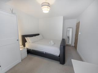 2 bed-Free parking-Near Lewisham-Hither green - 1