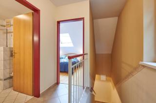 DAS BURGENNEST - Dein 5-Betten-Refugium mit privatem Bademantelgang zur Therme - 1
