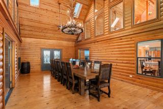 Sleeps 16 Game Room Fire Pit Grand Family Dining Room - 9