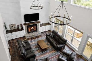 Family Pool Cozy Fireplace Hot Tub & Stunning Views - 5