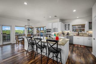 Family Pool Cozy Fireplace Hot Tub & Stunning Views - 5