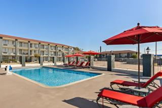 HomeTowne Studios by Red Roof San Antonio E - Frost Bank Center - 5