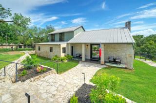 Waterfront Sleeps 16 Perfect for Family & Wurstfest - 4