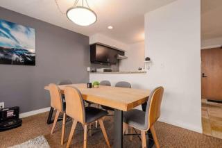 Whistler Village Retreat, Private Hot Tub & Sauna - 4