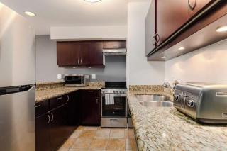 Whistler Village Retreat, Private Hot Tub & Sauna - 6